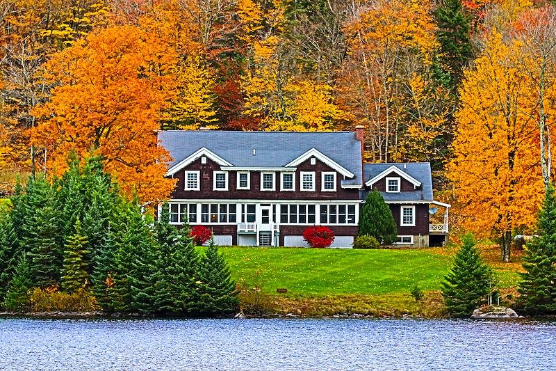 Navigating Lakeside Real Estate: Expert Strategies for Investing in Waterfront Properties and Understanding Local Market Trends